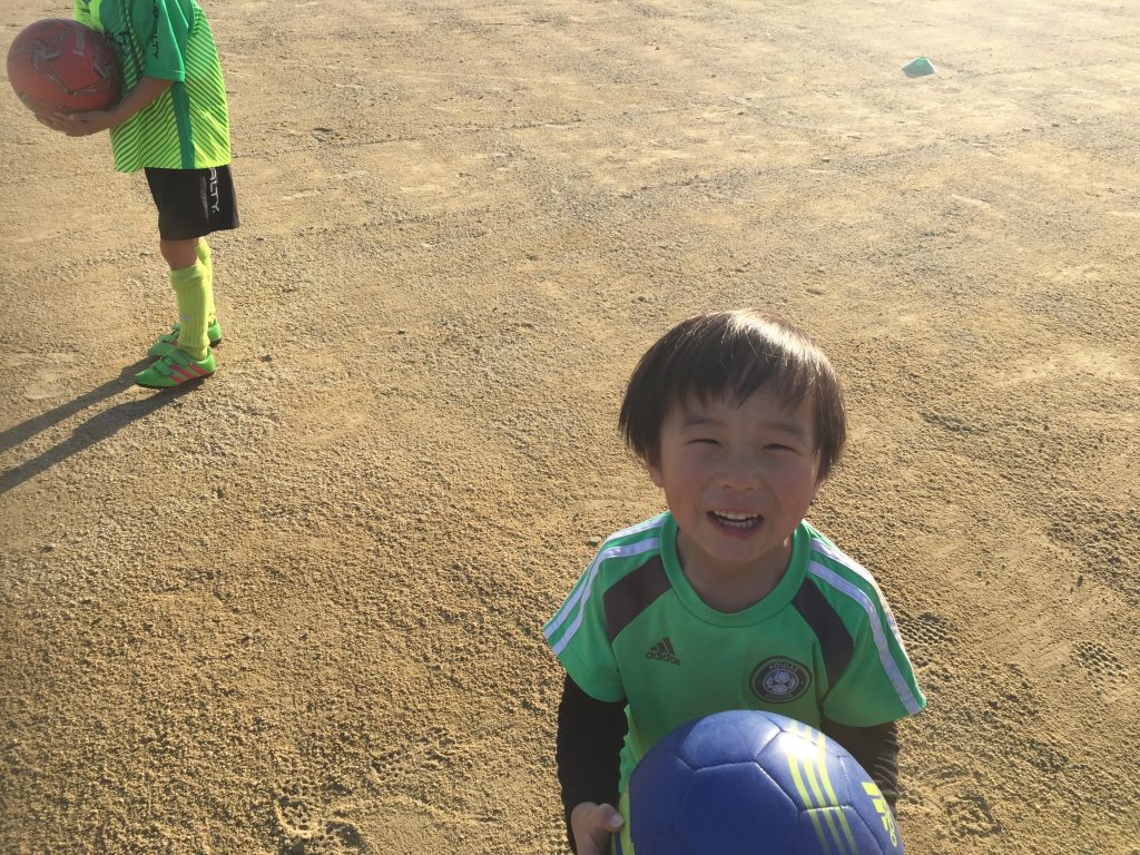 「動きながらのシュートはやはり難しい。そしてそこに相手がいればさらに難しい！トレーニング！！！」