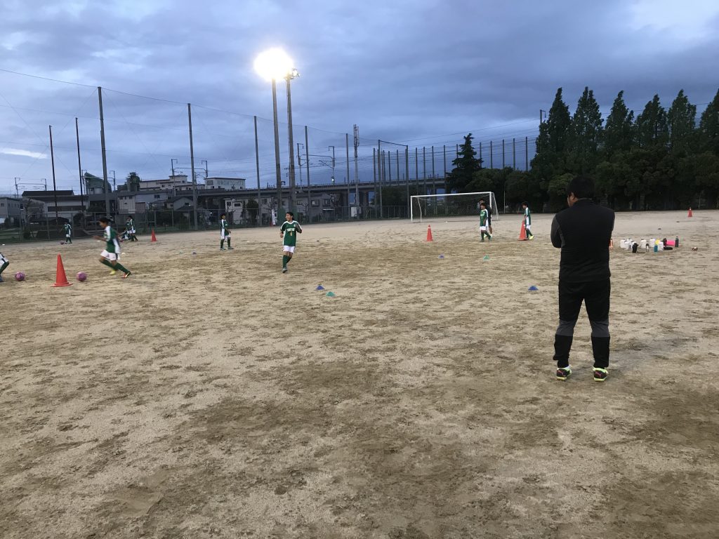 「前を伺いながらボールを受ける！ボールを受ける前にどれだけ情報を入れているか。」