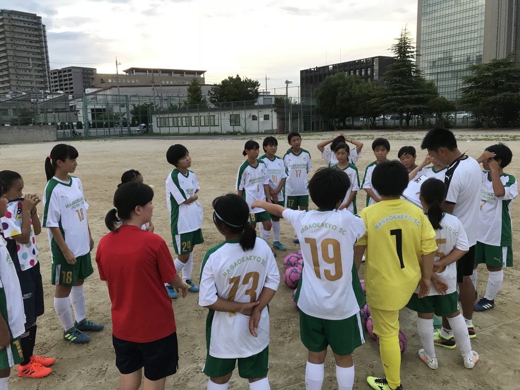 「パス&コントロールをトレーニング！動きながらのコントロールを鍛えます！」