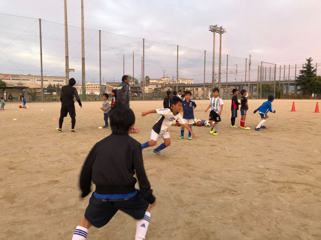 「ファーストタッチで相手をかわす！一発で相手の逆を突くことができるか？！」