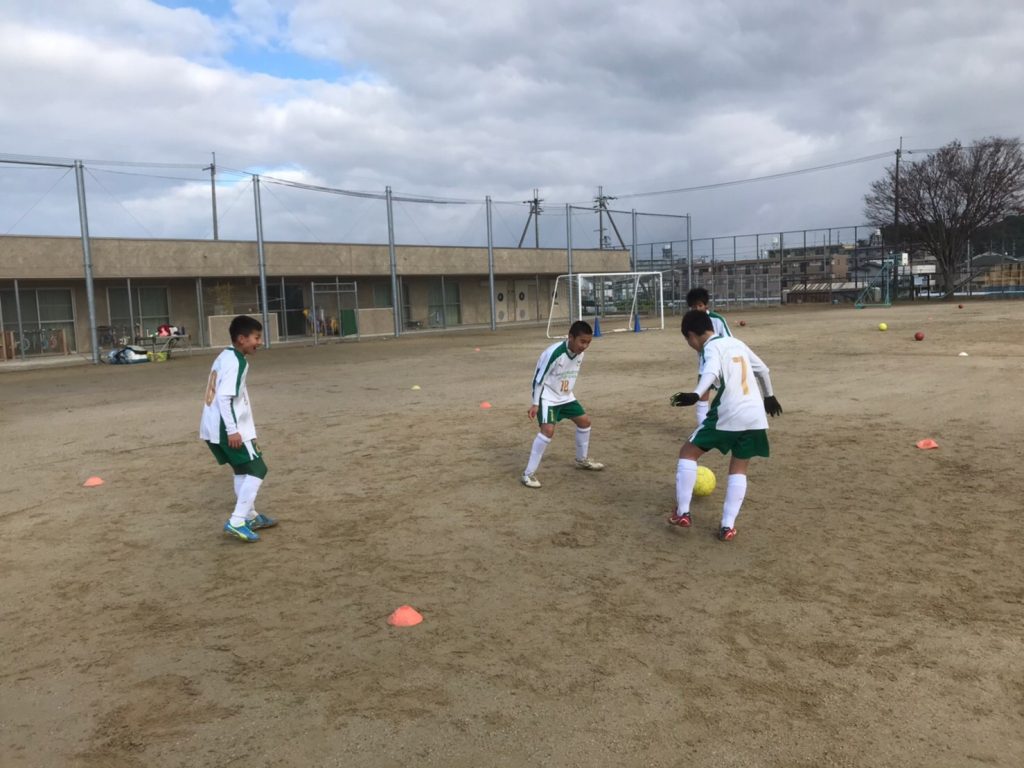 『パス、コントロールのスキルアップを目指しトレーニング!理解も深めより試合で活きるスキル習得を目指していきます!』