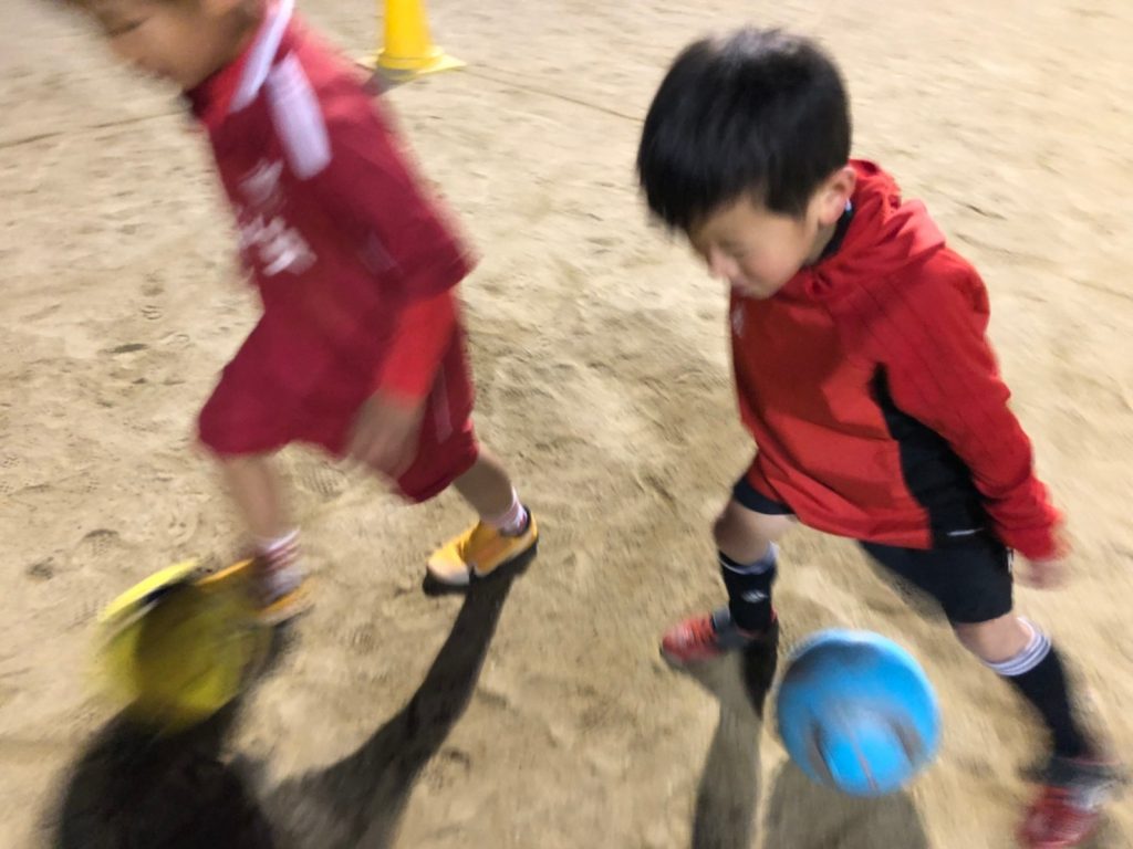 『相手を無力化するドリブル!その秘訣は?!』